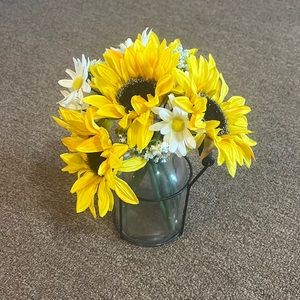Fake flowers sunflower in vase